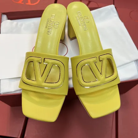 ヴァレンティノ サンダル