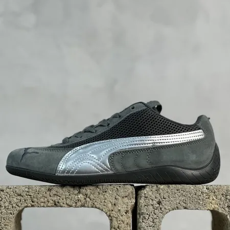 プーマ スニーカー