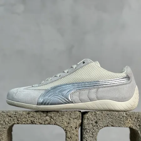 プーマ スニーカー