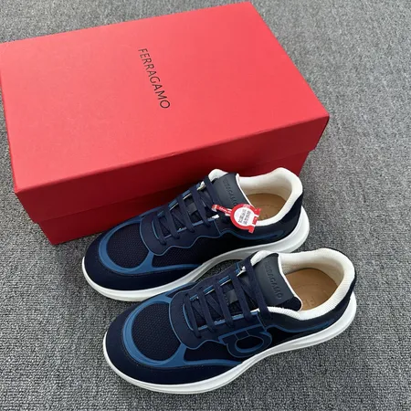 フェラガモ カジュアルシューズ