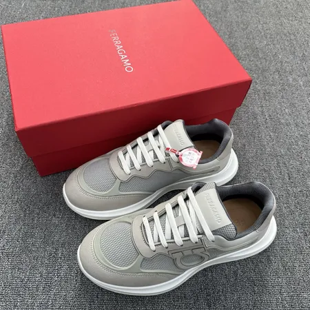 フェラガモ カジュアルシューズ