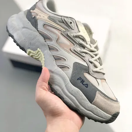 フィラ スニーカー