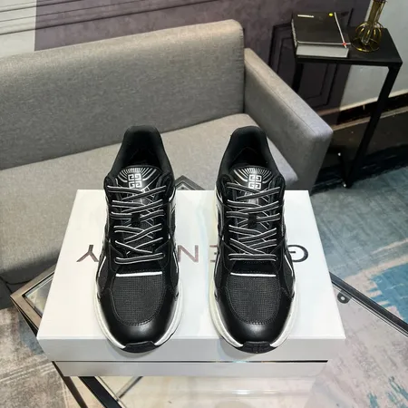 ジバンシィ スニーカー