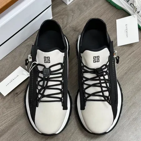 ジバンシィ スニーカー