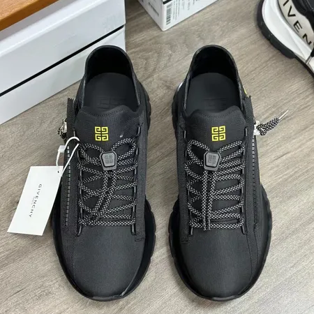 ジバンシィ スニーカー