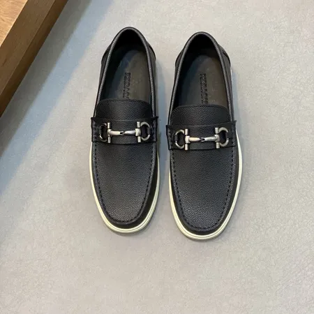 フェラガモ カジュアルシューズ