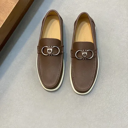 フェラガモ カジュアルシューズ