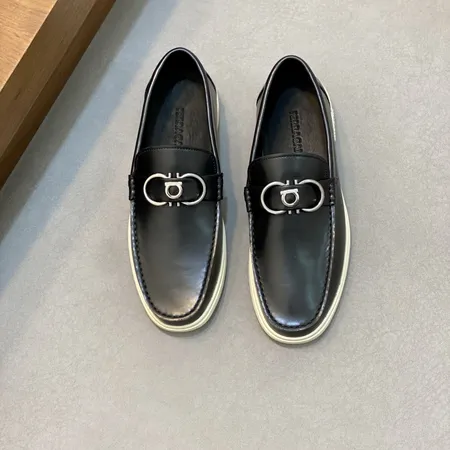 フェラガモ カジュアルシューズ