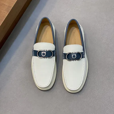 フェラガモ カジュアルシューズ