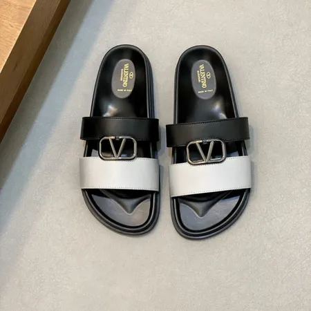 ヴァレンティノ スリッパ