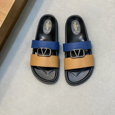 ヴァレンティノ スリッパ