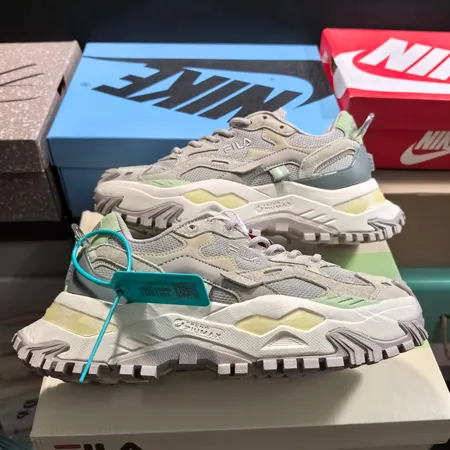 フィラ スニーカー