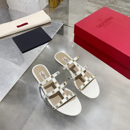 ヴァレンティノ スリッパ