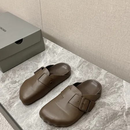 バレンシアガ スリッパ