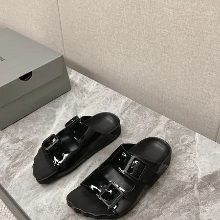 バレンシアガ スリッパ