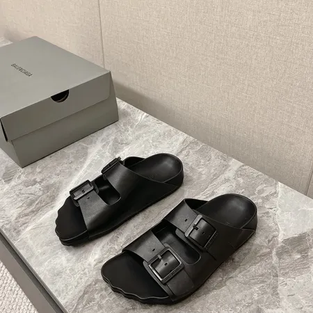 バレンシアガ スリッパ