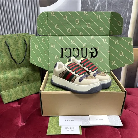 グッチ カジュアルシューズ