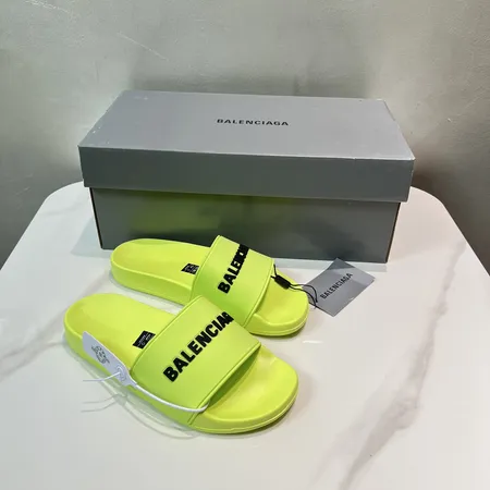 バレンシアガ スリッパ