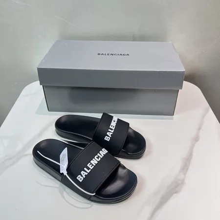 バレンシアガ スリッパ