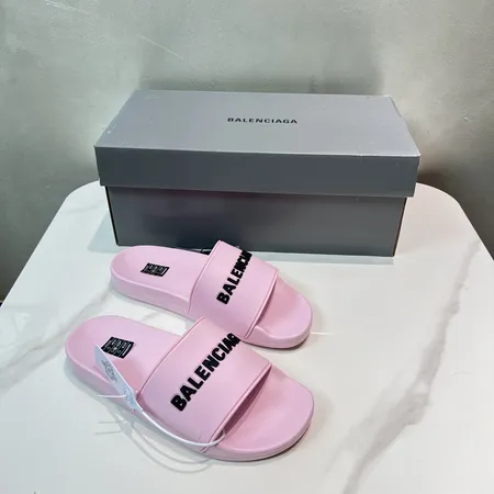 バレンシアガ スリッパ