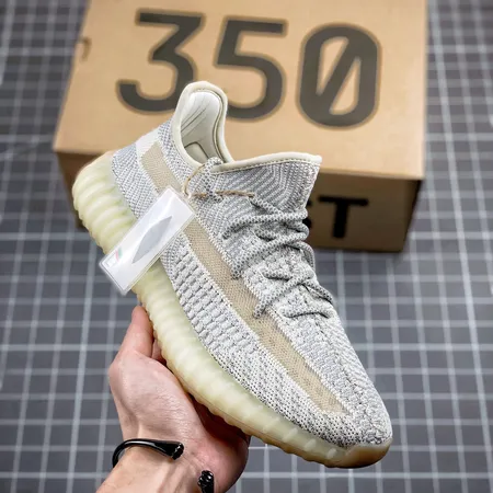 アディダス スニーカー