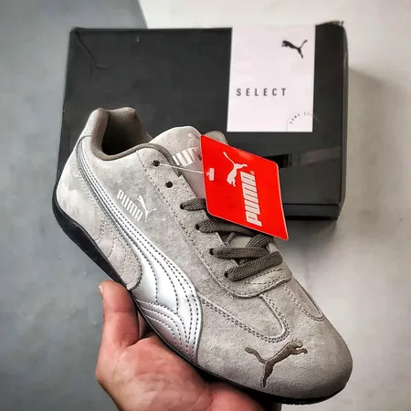 プーマ スニーカー