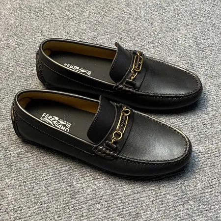 フェラガモ カジュアルシューズ