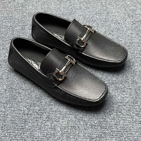 フェラガモ カジュアルシューズ