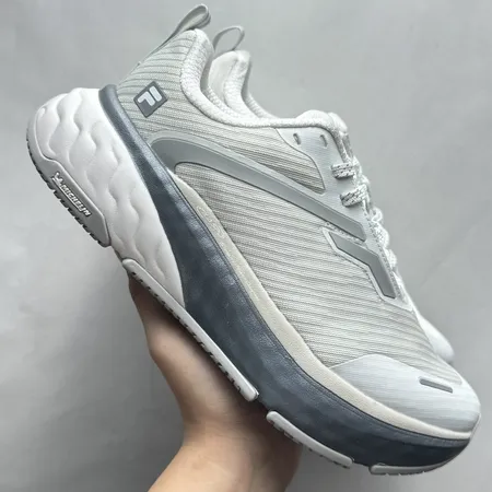 フィラ スニーカー