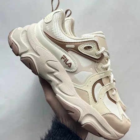 フィラ スニーカー