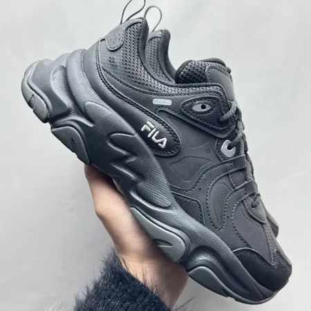 フィラ スニーカー