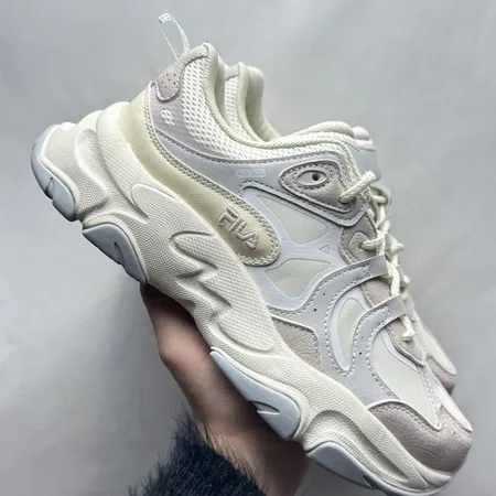 フィラ スニーカー