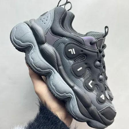 フィラ スニーカー