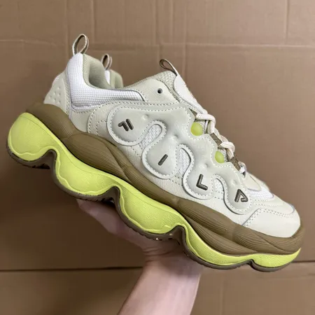 フィラ スニーカー