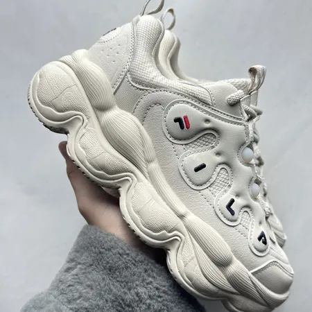 フィラ スニーカー