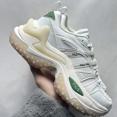 フィラ スニーカー