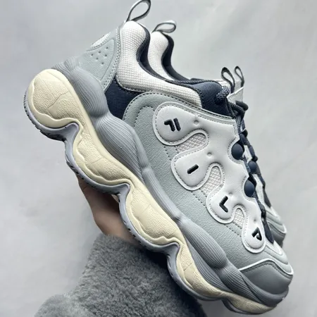 フィラ スニーカー