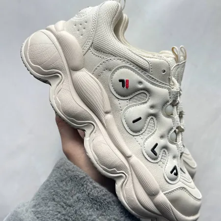 フィラ スニーカー