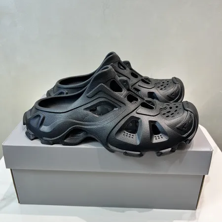 バレンシアガ スリッパ