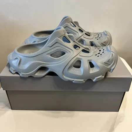 バレンシアガ スリッパ