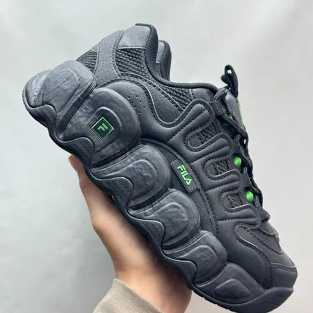 フィラ スニーカー