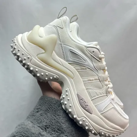 フィラ スニーカー