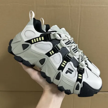 フィラ スニーカー