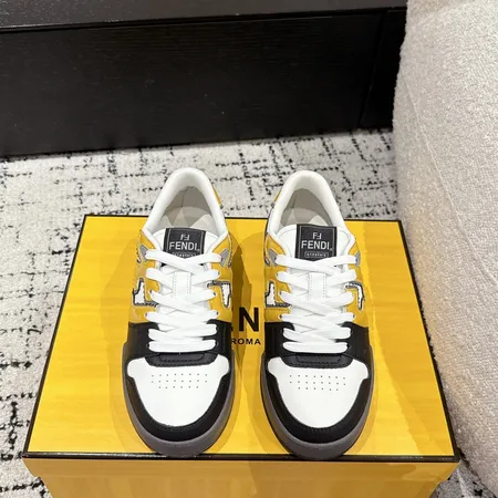 フェンディ カジュアルシューズ
