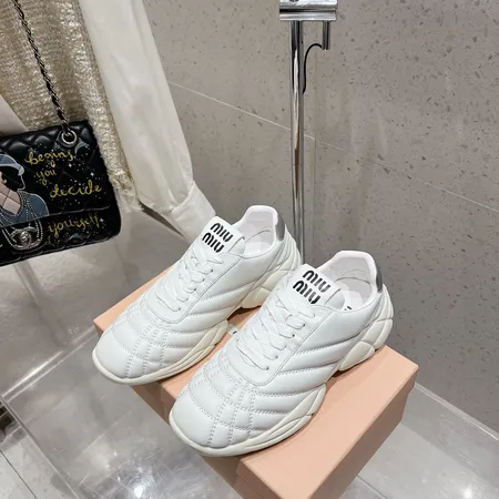 ミュウミュウ スニーカー