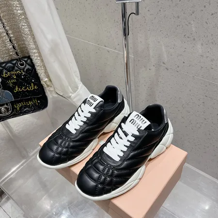 ミュウミュウ スニーカー