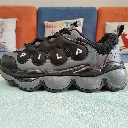 フィラ スニーカー