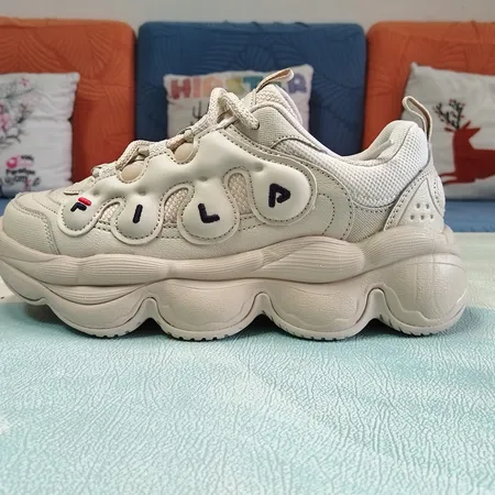 フィラ スニーカー