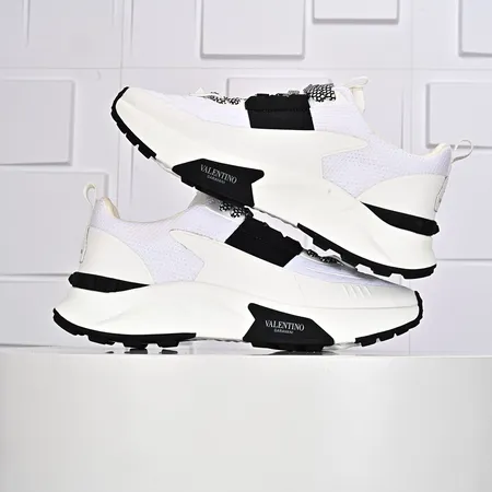 ヴァレンティノ スニーカー