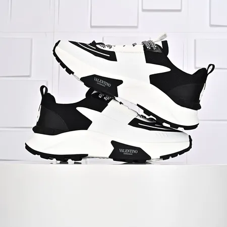 ヴァレンティノ スニーカー